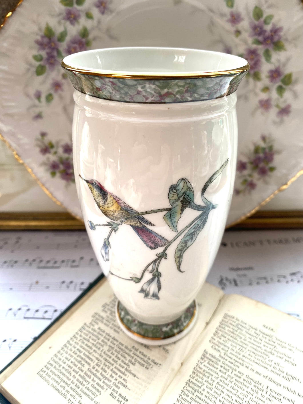 Gorgeous Wedgwood vase ‘Humming Birds’