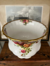 Load image into Gallery viewer, Royal Albert old country roses jardiniere 10 cm high
