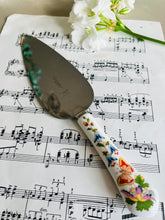 Load image into Gallery viewer, Aynsley china cake slice
