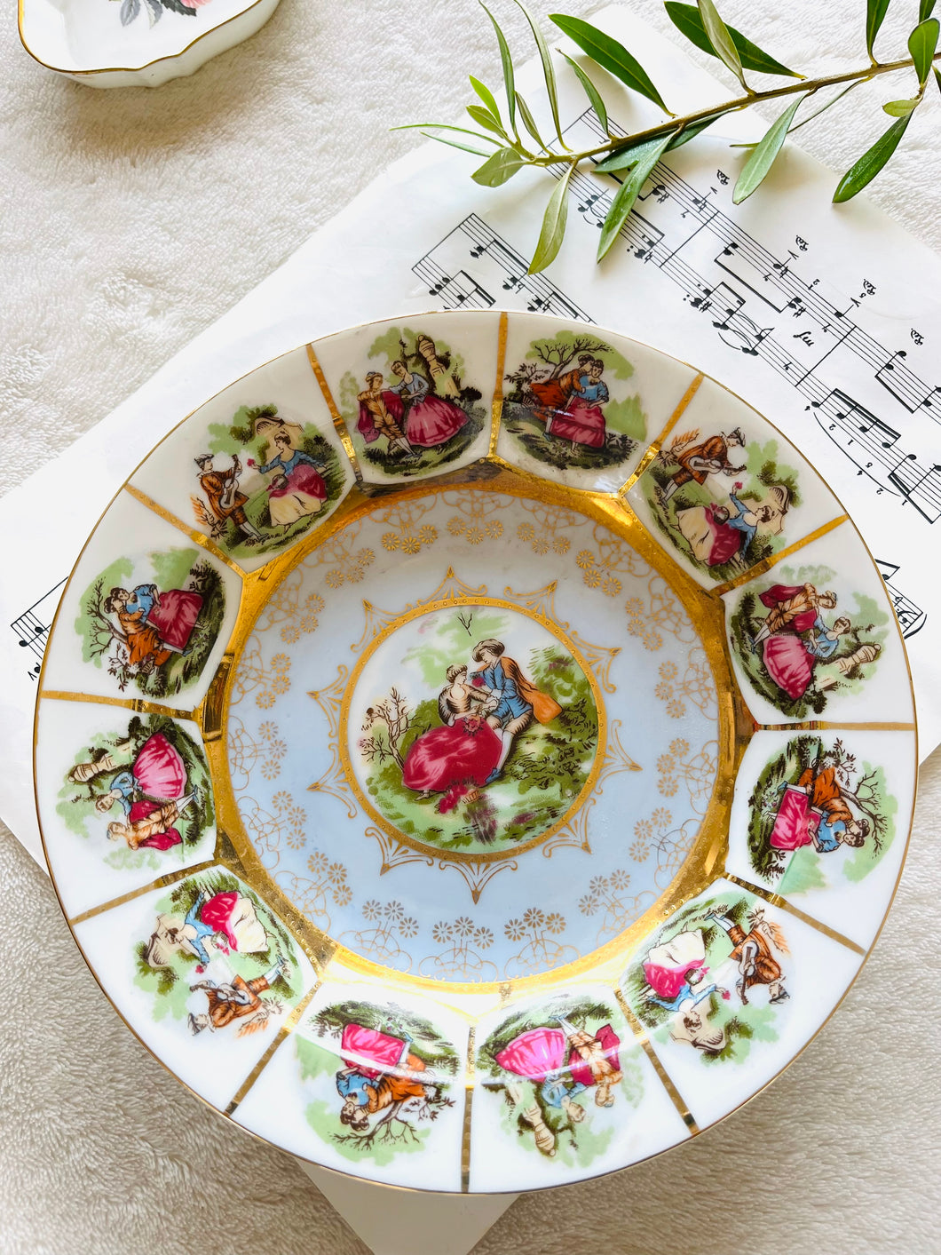 Vintage hand painted bowl 19cm