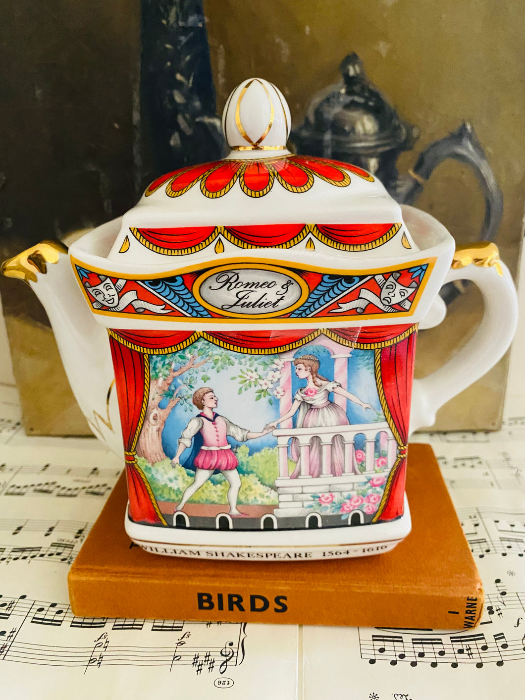 Vintage Sadler Teapot Romeo and Juliet