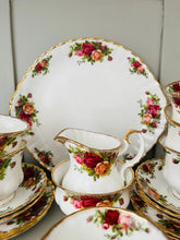 Load image into Gallery viewer, Royal Albert old country roses 21 piece teaset
