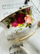 Load image into Gallery viewer, Royal Albert ‘old country roses’ creamer and sugar bowl
