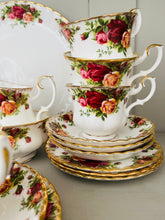 Load image into Gallery viewer, Royal Albert old country roses 21 piece teaset
