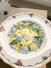 Load image into Gallery viewer, Royal Albert floral decorative plate
