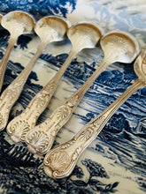 Load image into Gallery viewer, Set of 6 silver plated soup spoons ‘kings pattern’
