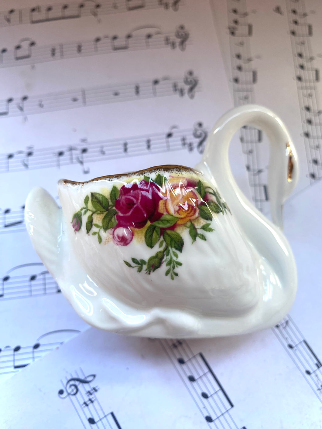 Royal Albert decorative swan trinket