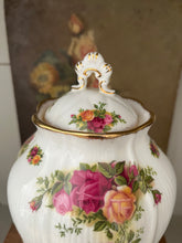 Load image into Gallery viewer, Large Royal Albert old country roses vase with lid
