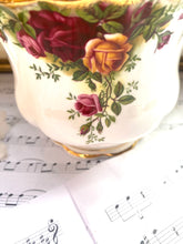 Load image into Gallery viewer, Royal Albert old country roses Jardiniere
