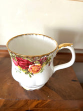 Load image into Gallery viewer, Royal Albert ‘old country roses’ mug
