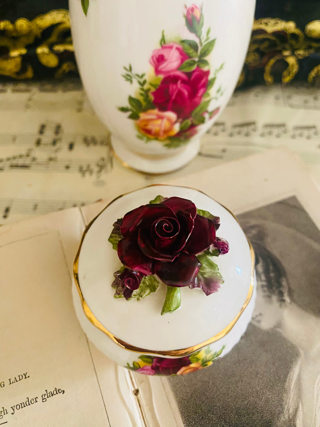 Royal Albert ‘old country roses’ trinket pot with fine bone china rose lid 6cm