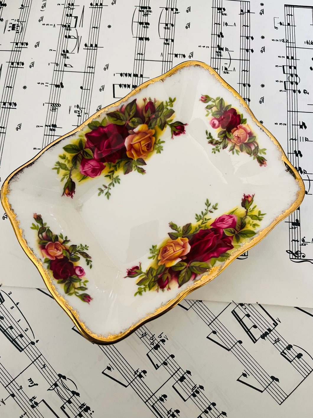 Royal Albert old country roses trinket dish 13cm by 9cm