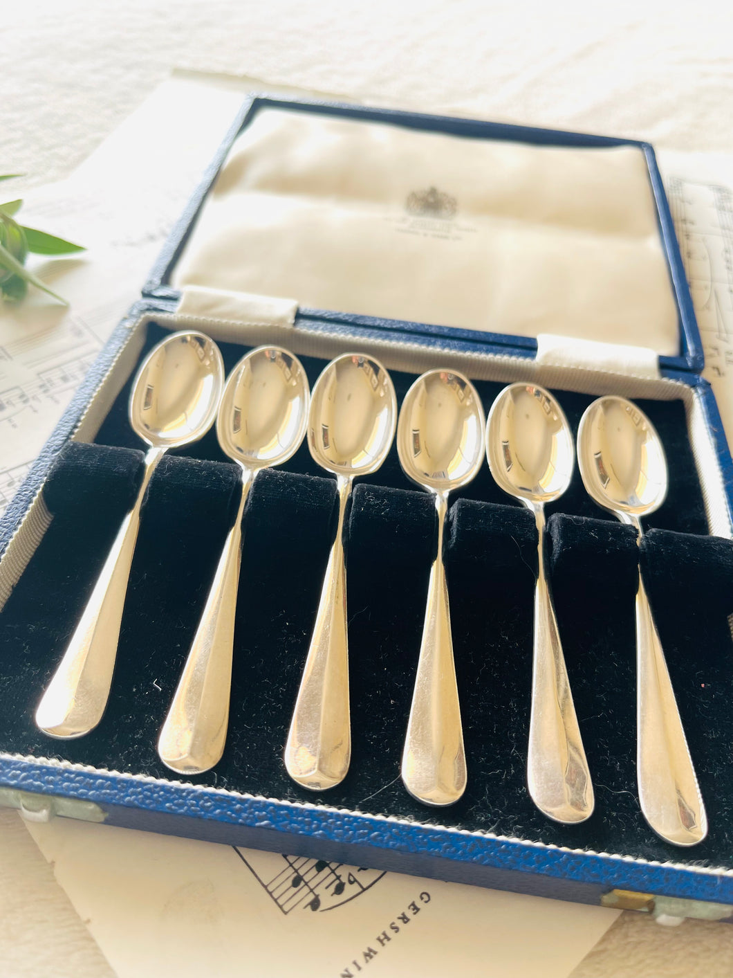 Set of 6 quality silver plated teaspoons in original box from Mappin and Webb