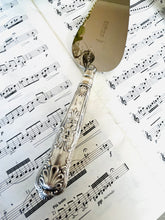 Load image into Gallery viewer, Vintage cake slice with silver plated handles
