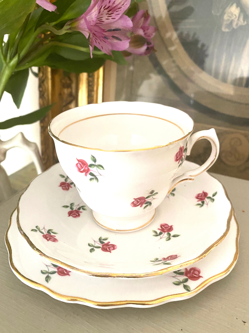Colclough vintage ditsy rose teacup trio