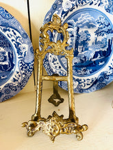 Load image into Gallery viewer, Vintage brass plate stand
